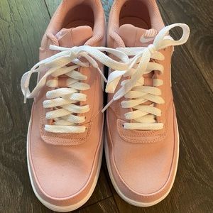 New Nike size 9 shoes